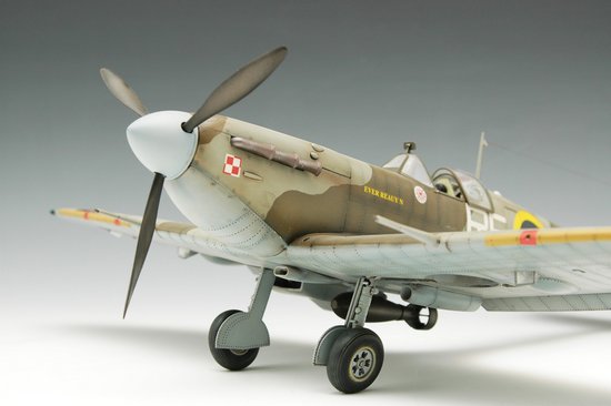 1/24 BRITISH SPITFIRE MK VB
